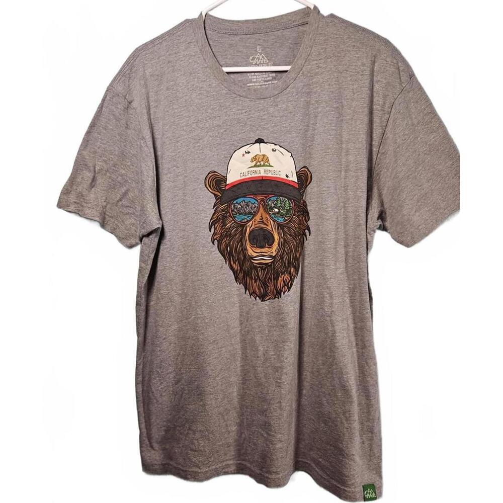 Wild Tribute Gray Graphic Bear T-Shirt with California Republic Hat Design XL